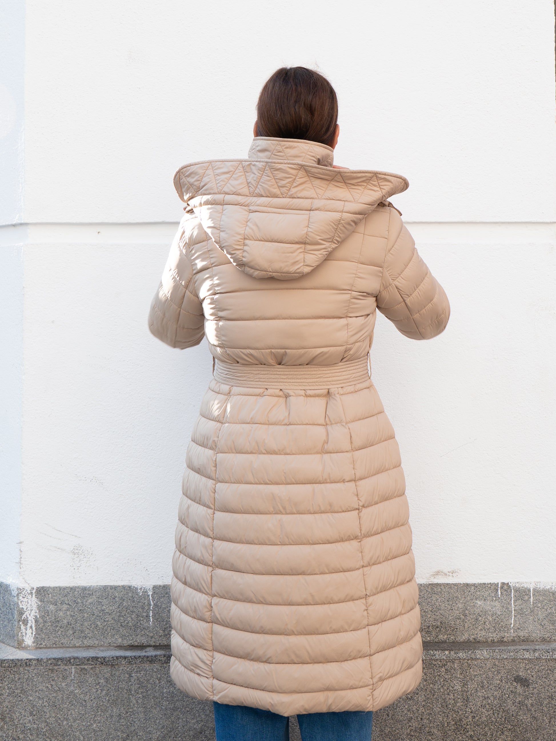 Abrigo acolchado evasé y forro tartán beige muestrarios de ropa y moda de mujer vestir bien ideal mujer elegante 