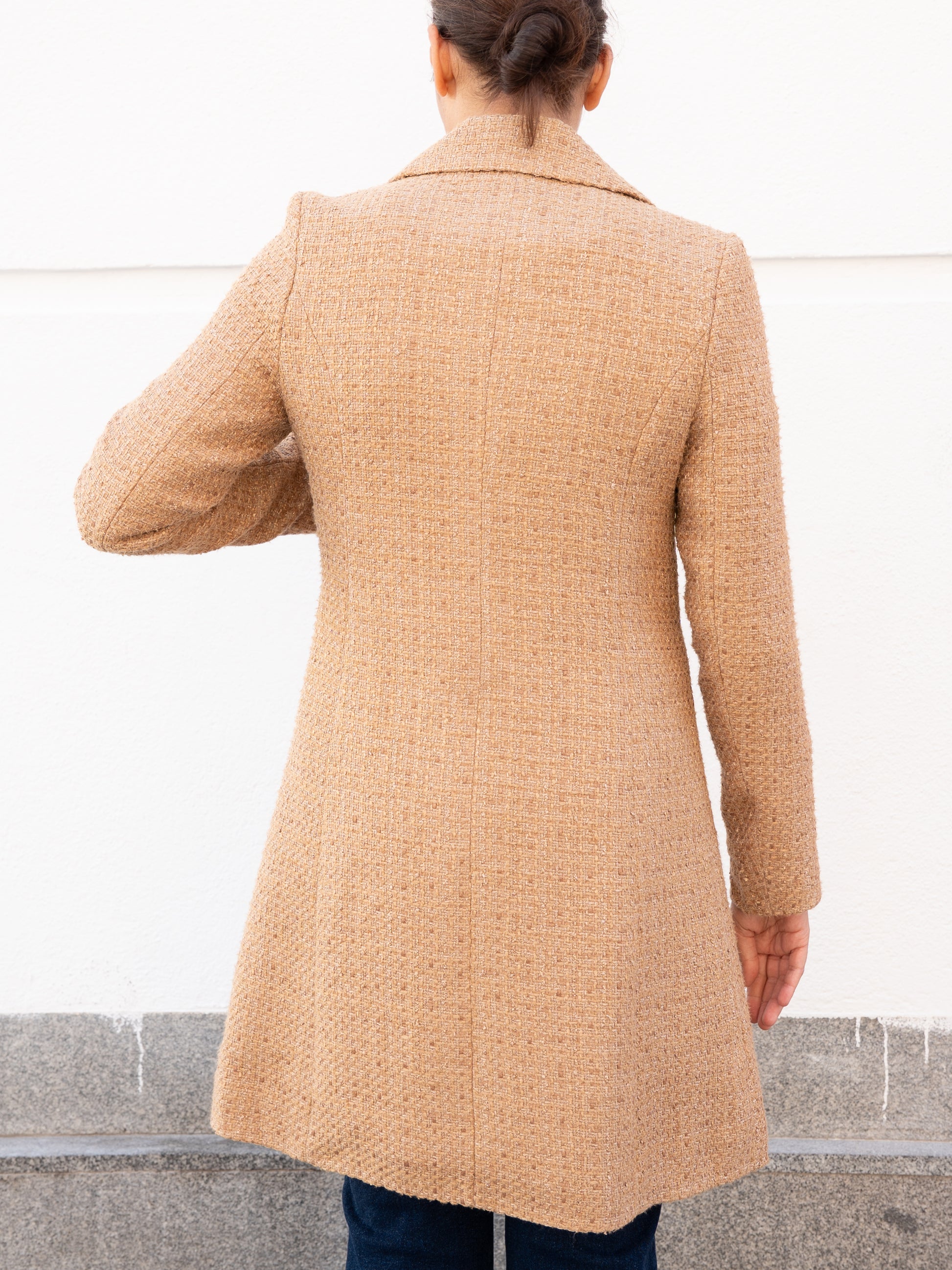 Abrigo de tweed camel muestrarios de ropa y moda de mujer vestir bien mujer elegante 