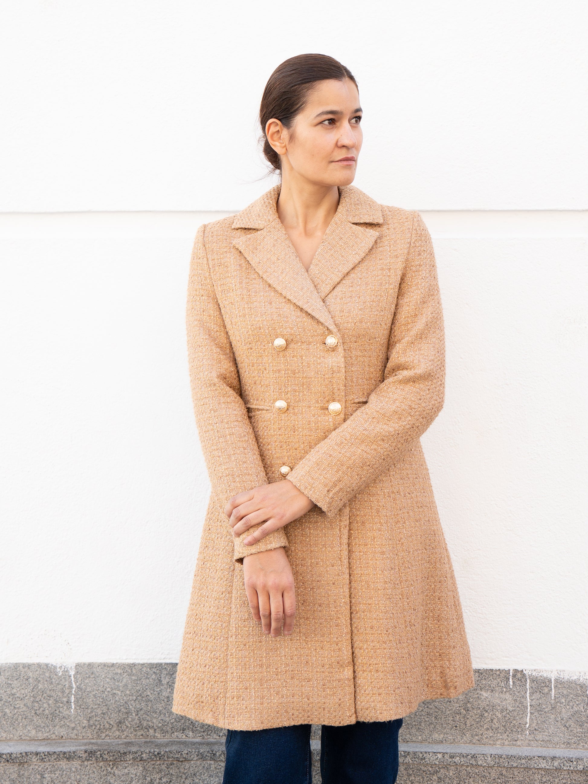 Abrigo de tweed camel muestrarios de ropa y moda de mujer vestir bien mujer elegante 