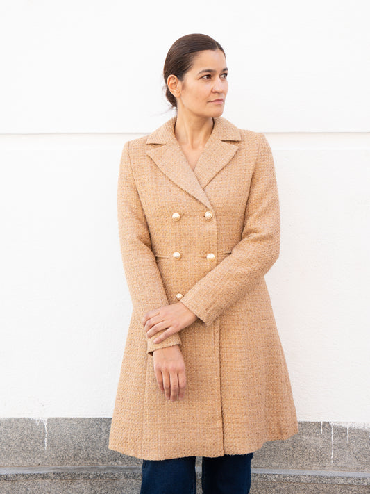 Abrigo de tweed camel muestrarios de ropa y moda de mujer vestir bien mujer elegante 