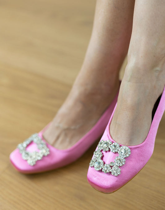 Bailarina de tacón joya en raso rosa chicle muestrarios de ropa y accesorios de mujer vestir bien invitada ideal low cost perfecta