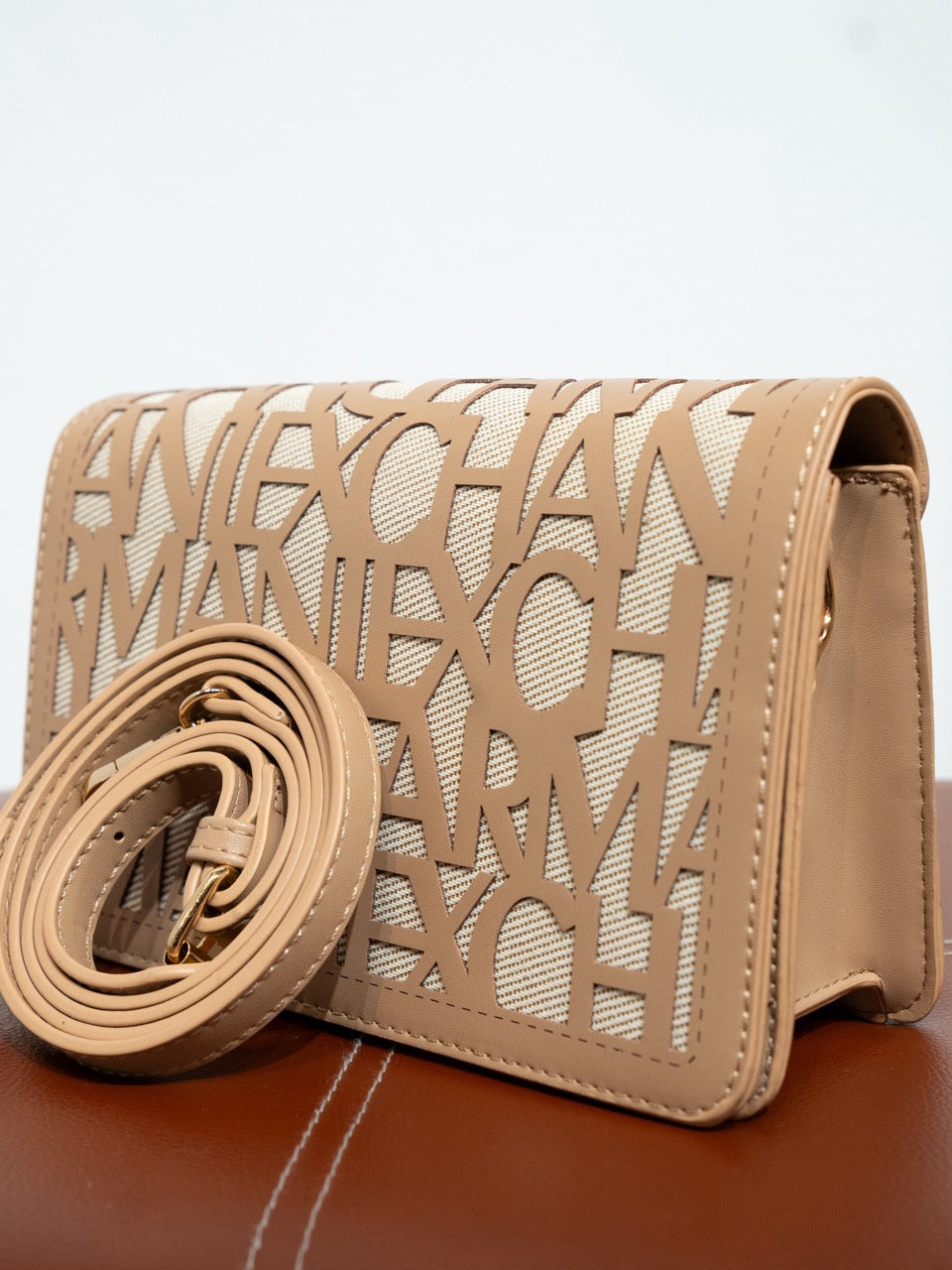 Bolso mediano exchange camel muestrarios de ropa y moda de mujer accesorios