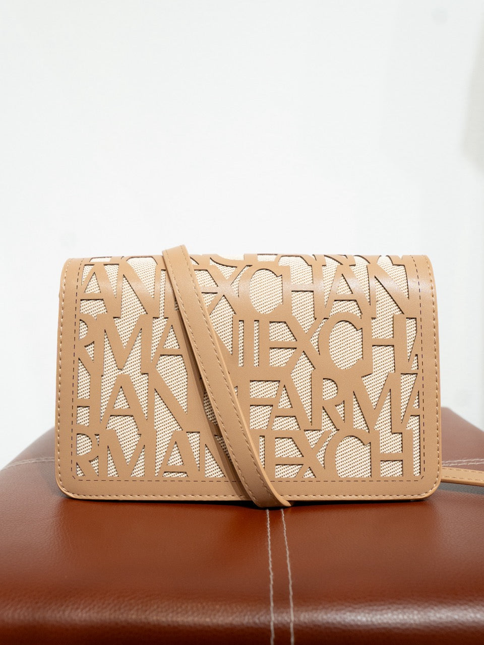 Bolso mediano exchange camel muestrarios de ropa y moda de mujer accesorios