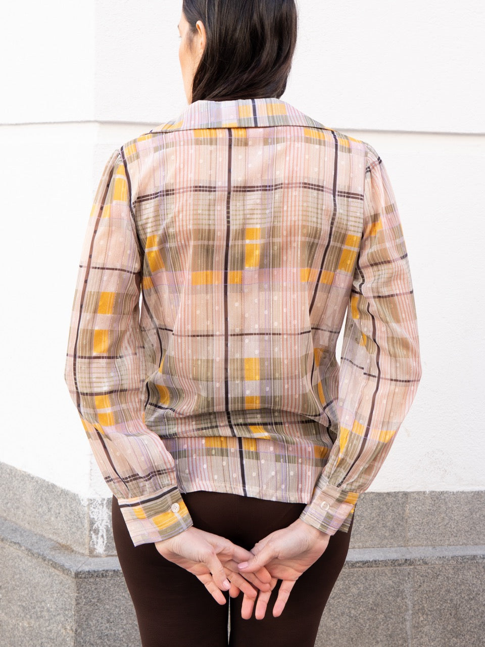 Camisa cruzada de gasa en cuadros amarillo muestrarios de ropa y moda de mujer ideas vestir bien mujer mediana edad 