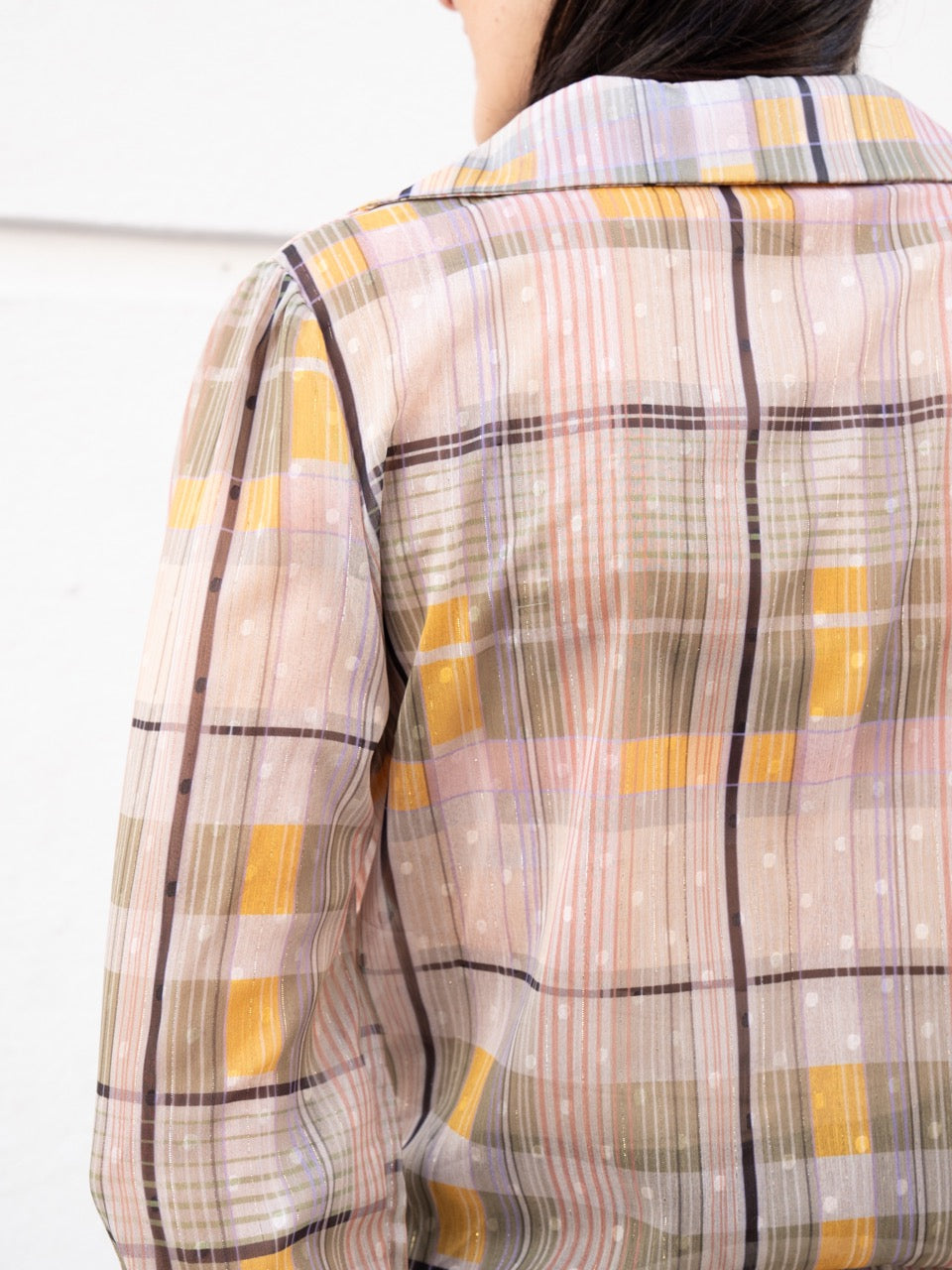Camisa cruzada de gasa en cuadros amarillo muestrarios de ropa y moda de mujer ideas vestir bien mujer mediana edad 