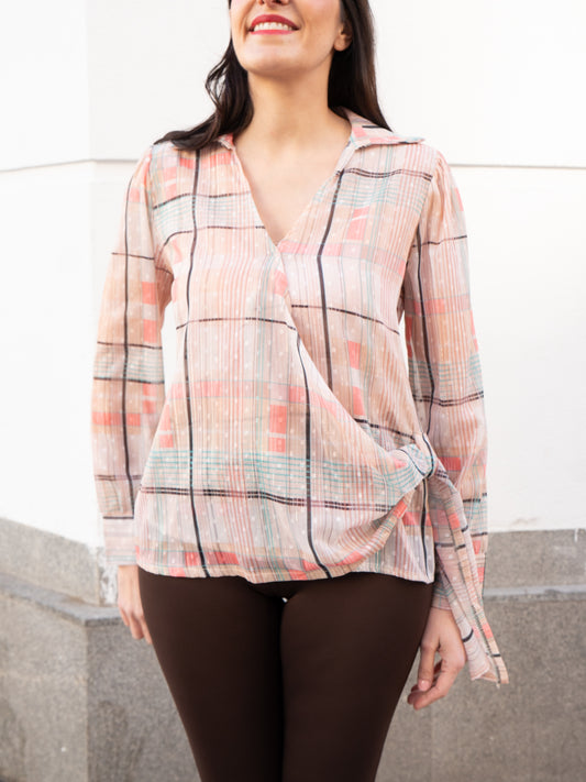 Camisa cruzada de gasa en cuadros rosa muestrarios de ropa y moda de mujer vestir bien valladolid burgos y madrid 