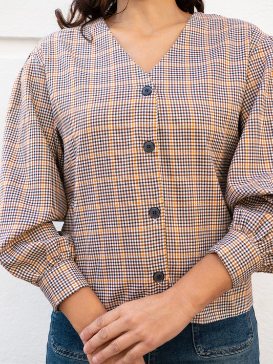 Camisa cuello pico cuadro tartán mini marrón muestrarios de ropa y moda de mujer vestir bien 