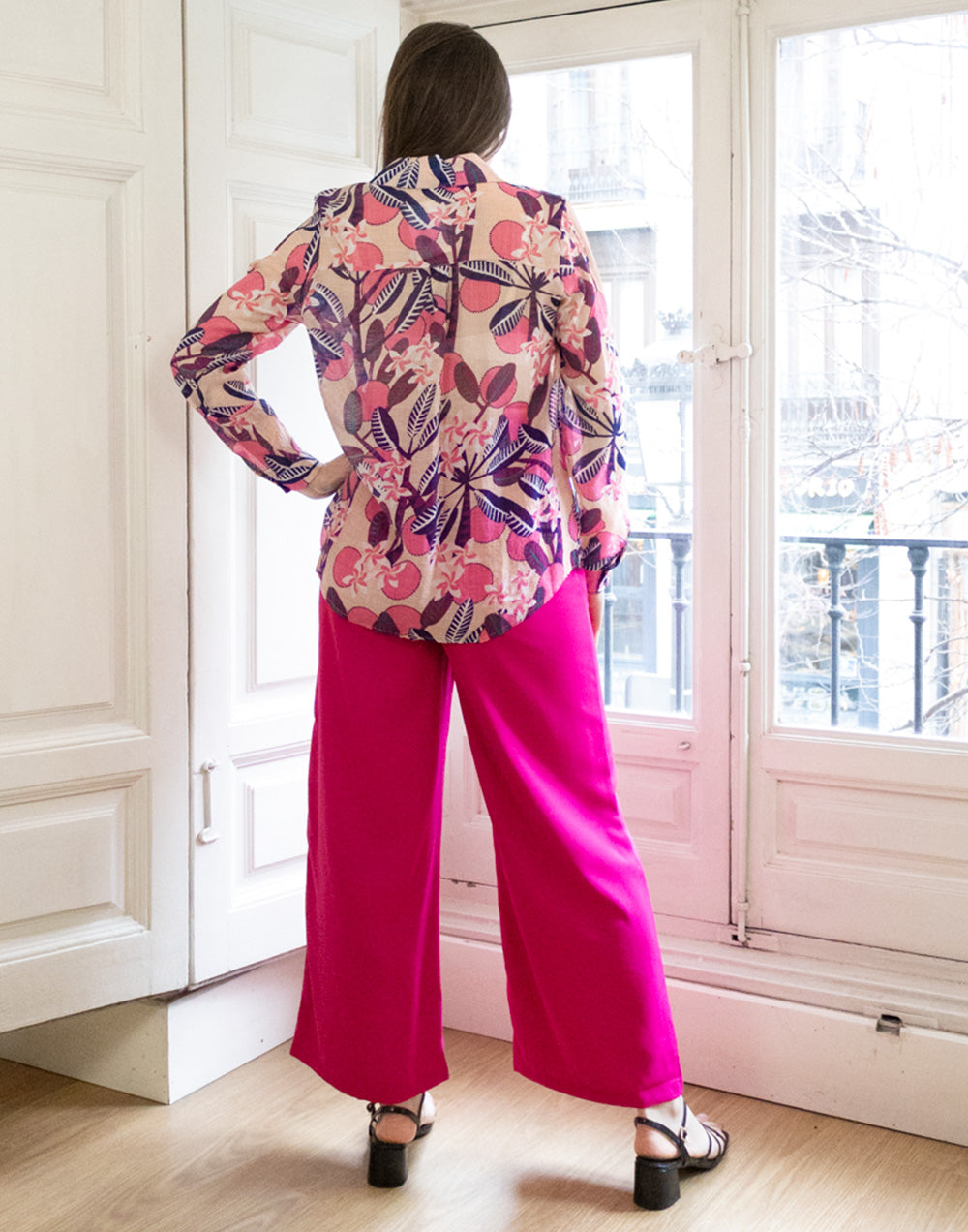 Camisa de batista con estampado tropical en morado muestrarios de ropa y moda de mujer vestir bien con talla grande plus ideas mujer mediana edad