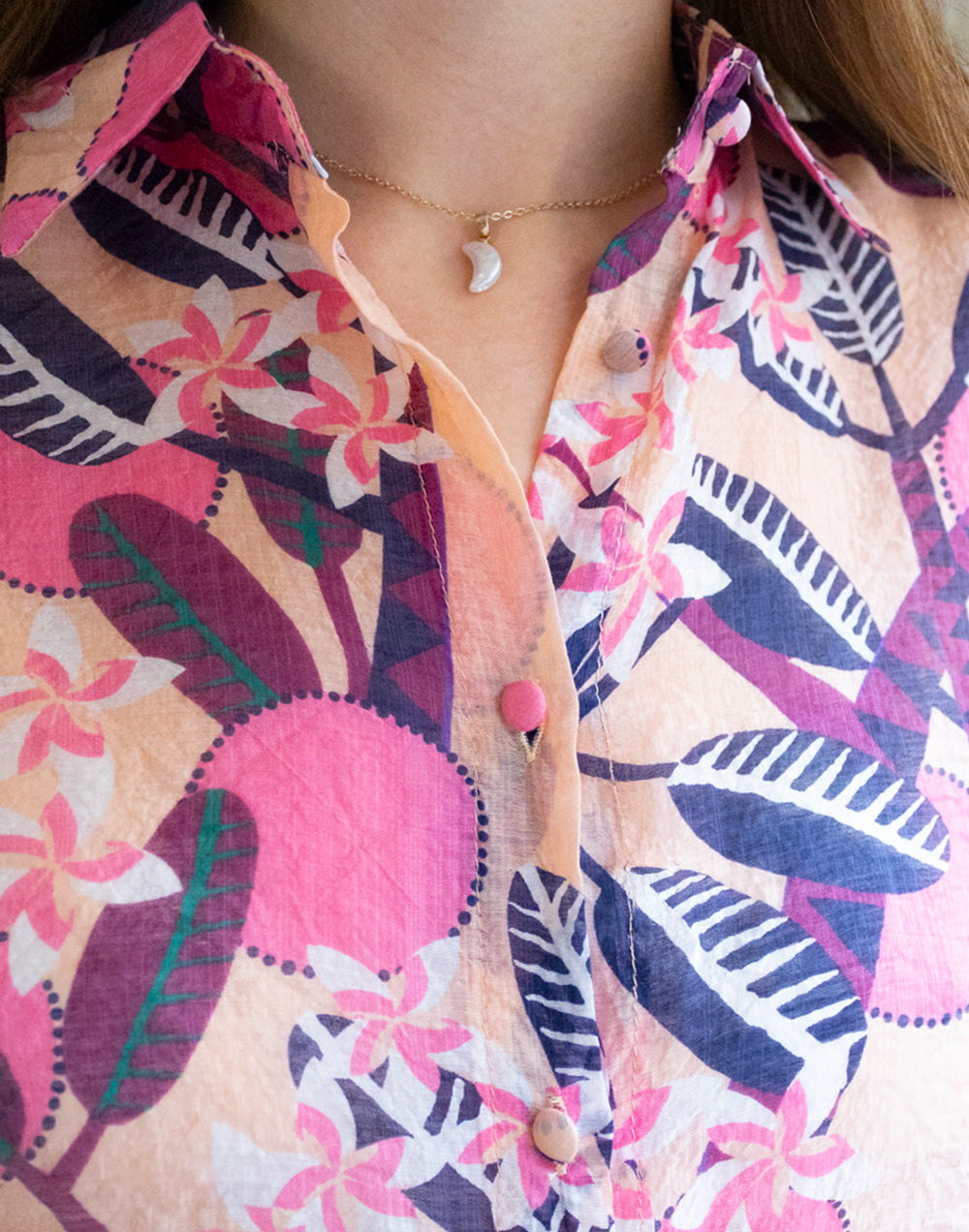 Camisa de batista con estampado tropical en morado muestrarios de ropa y moda de mujer vestir bien con talla grande plus ideas mujer mediana edad