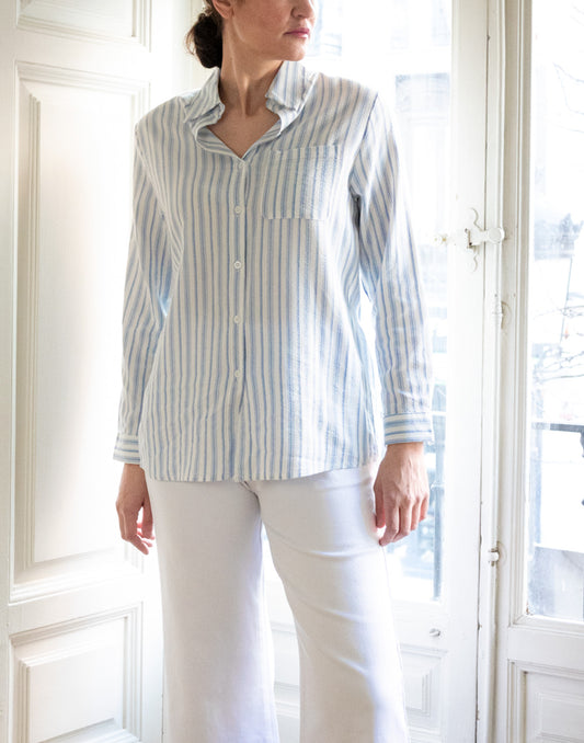 Camisa de rayas con bolsillo frontal azul muestrarios de ropa y moda de mujer camisa clásica