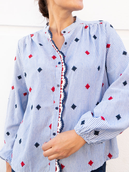 Camisa de rayas con bordado de estrellas azul y rojo muestrarios valladolid madrid y burgos 
