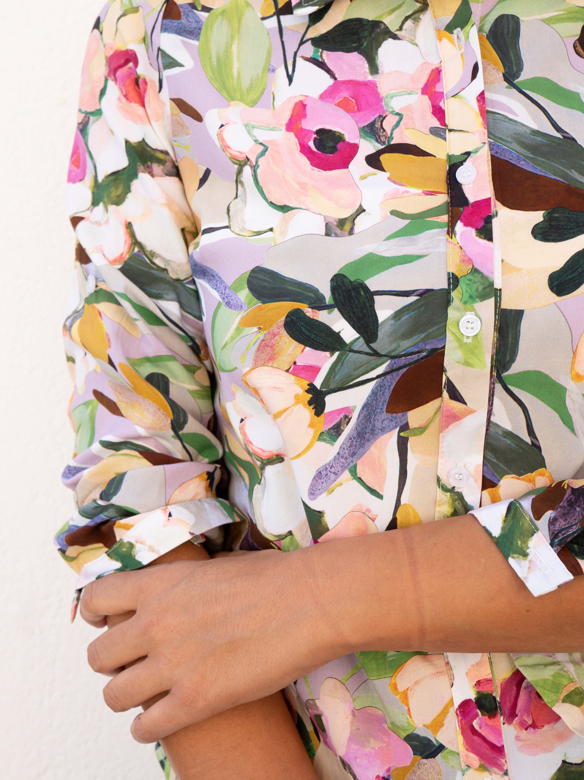 Camisa fluida clásica estampado de flores pictóricas muestrarios camisa tallas grandes plus 