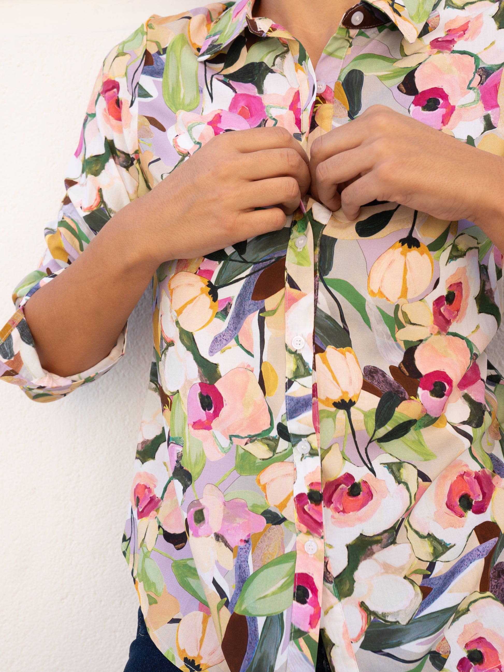 Camisa fluida clásica estampado de flores pictóricas muestrarios camisa tallas grandes plus 