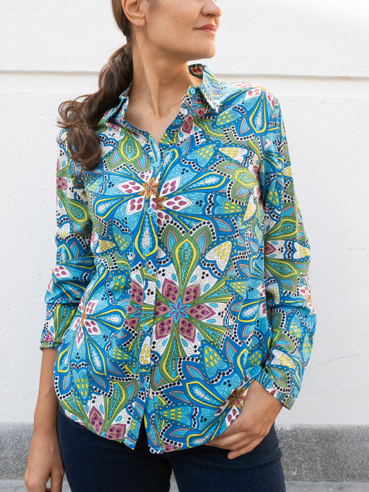 Camisa fluida clásica estampado maxi mandalas azul muestrarios de ropa y moda de mujer vestir bien mujer talla grande plus 