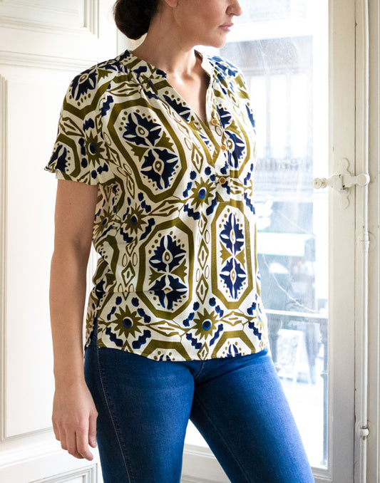 Camisa manga corta farol estampado batik verde muestrarios de ropa y moda de mujer vestir bien con talla grande