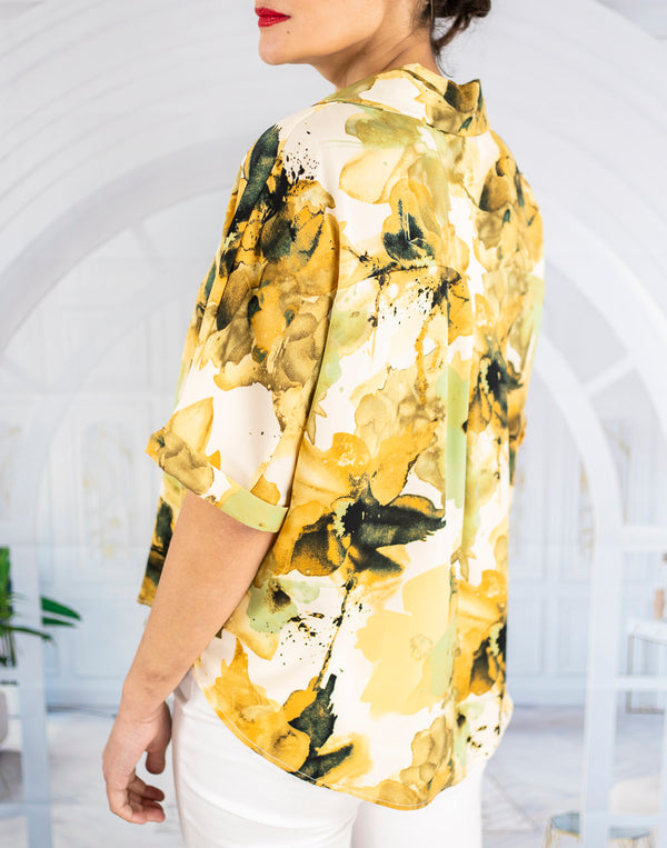 Camisa manga corta flores de acuarela amarilla muestrarios de ropa y moda de mujer vestir bien talla grandes plus