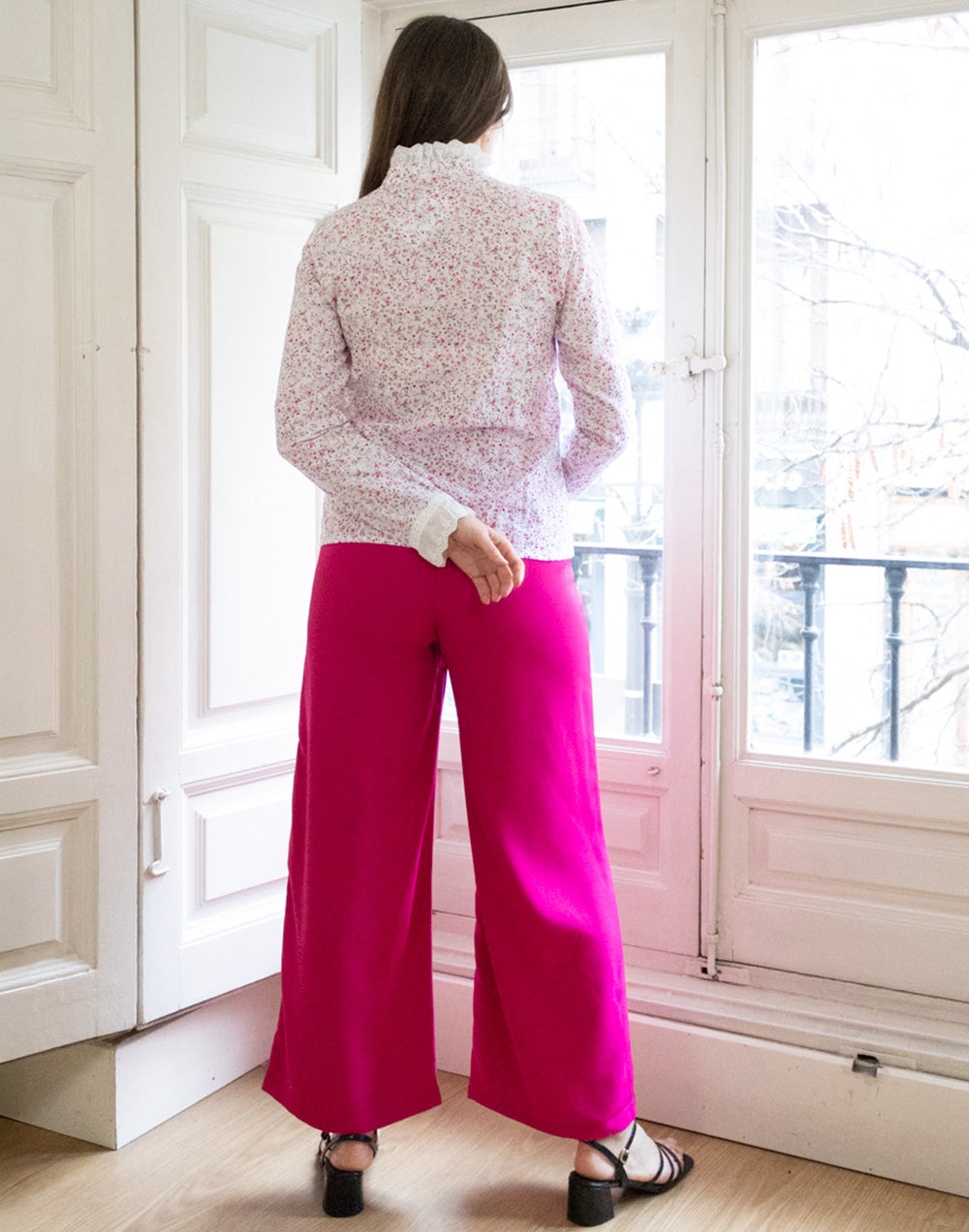 Camisa romántica con encaje y estampado liberty rosa muestrarios de ropa y moda de mujer vestir bien elegante 