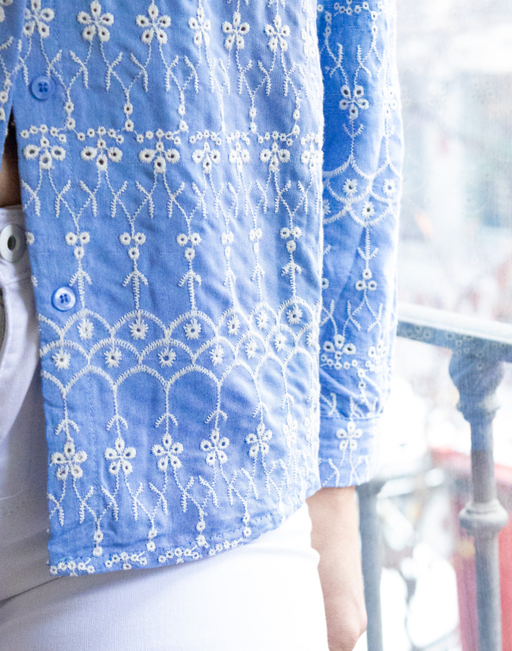 Camisa vaquera con bordado inglés muestrarios de ropa y moda de mujer vestir bien con talla grande