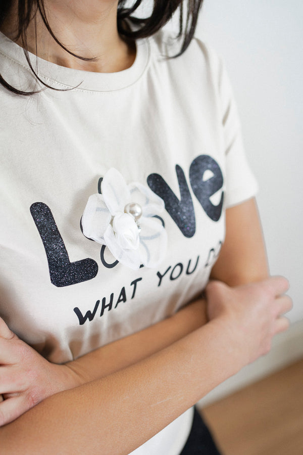 Camiseta `Love what you do´ beige muestrarios de ropa y moda de mujer vestir bien con tallas grandes