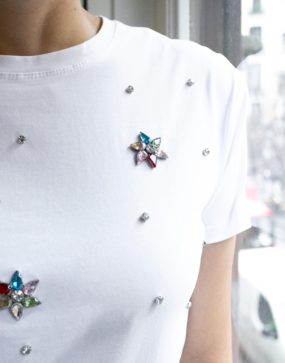 Camiseta estrellas de pedrería blanco muestrarios de ropa y moda de mujer vestir bien con talla grande plus