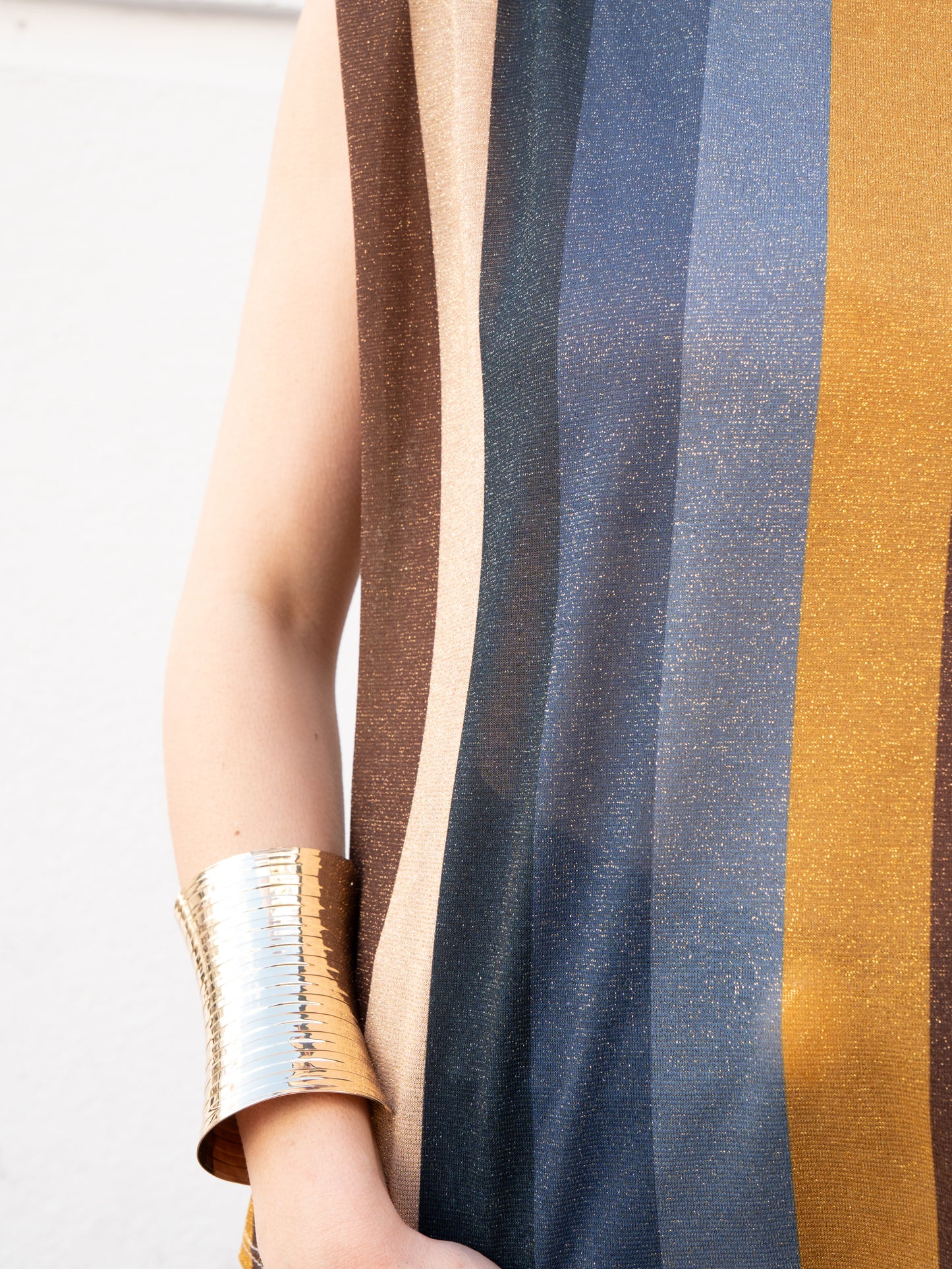 Camiseta rayas con lurex azul y amarillo muestrarios de ropa y moda de mujer 