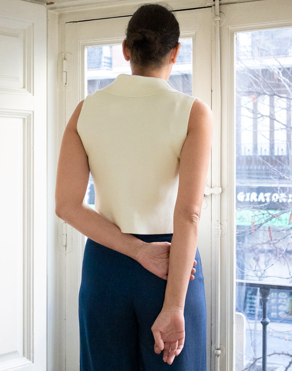 Chaleco de tricot con solapas y botones joyas blanco