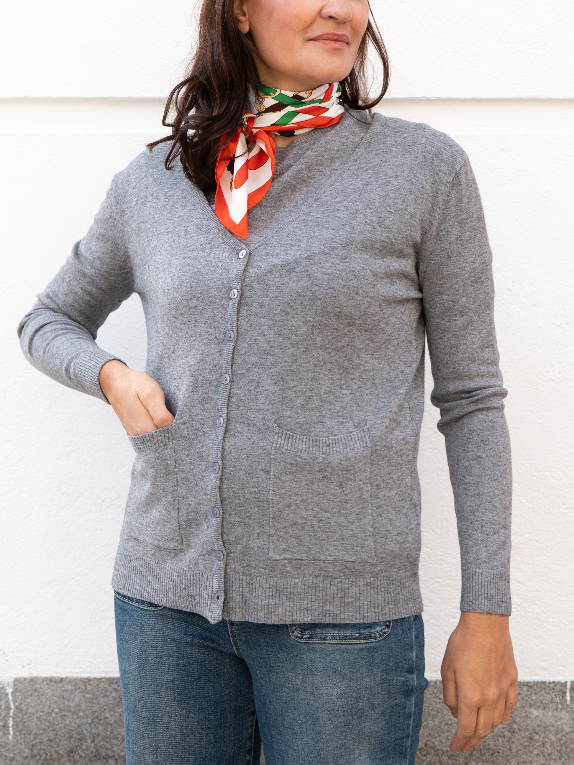 Chaqueta básica recta de tricot gris muestrarios de ropa y moda de mujer vestir bien ideas mujer mediana edad 