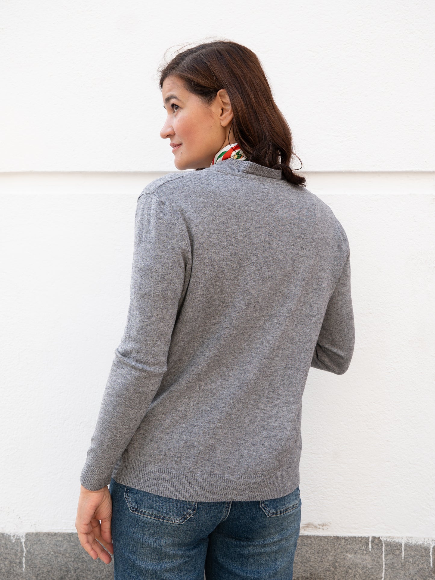 Chaqueta básica recta de tricot gris muestrarios de ropa y moda de mujer vestir bien ideas mujer mediana edad 