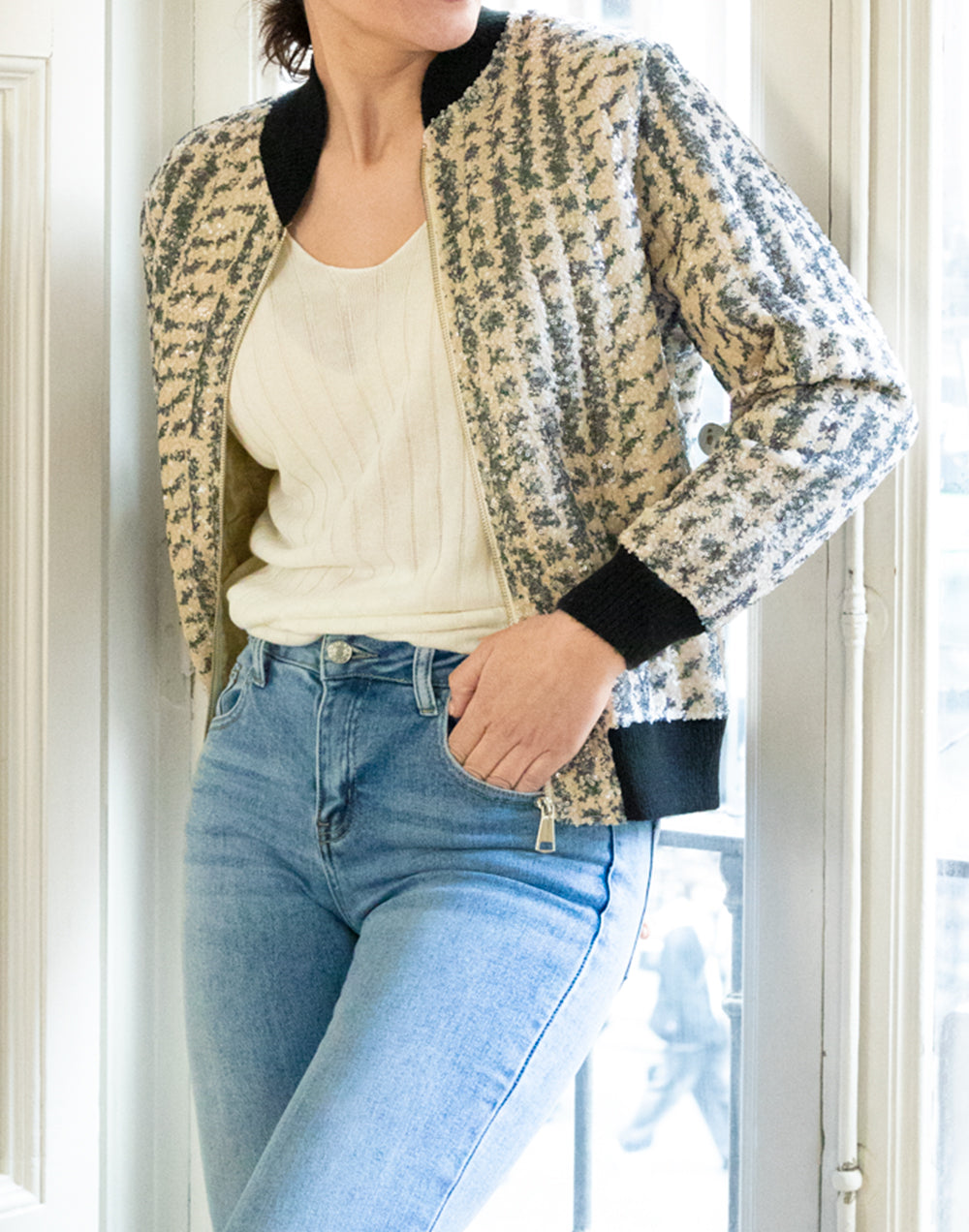 Chaqueta bomber acolchada y lentejuelas con estampado pata de gallo muestrarios de ropa y moda de mujer vestir bien con talla grande plus