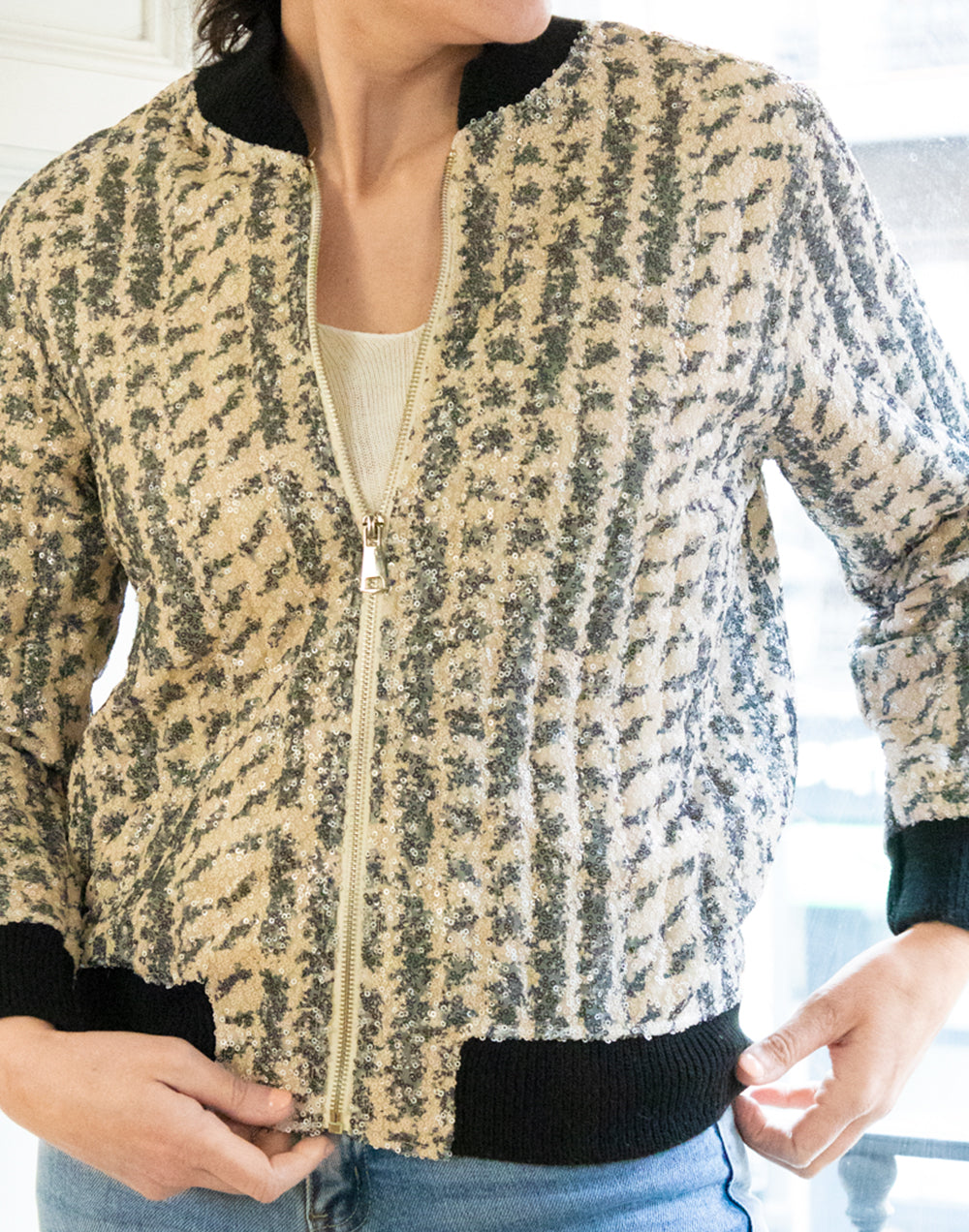 Chaqueta bomber acolchada y lentejuelas con estampado pata de gallo muestrarios de ropa y moda de mujer vestir bien con talla grande plus