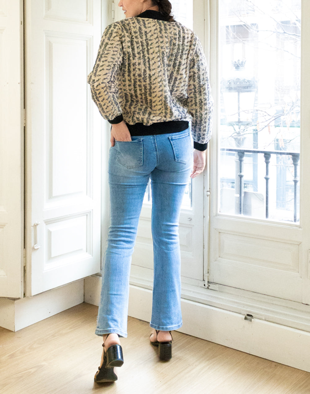 Chaqueta bomber acolchada y lentejuelas con estampado pata de gallo muestrarios de ropa y moda de mujer vestir bien con talla grande plus