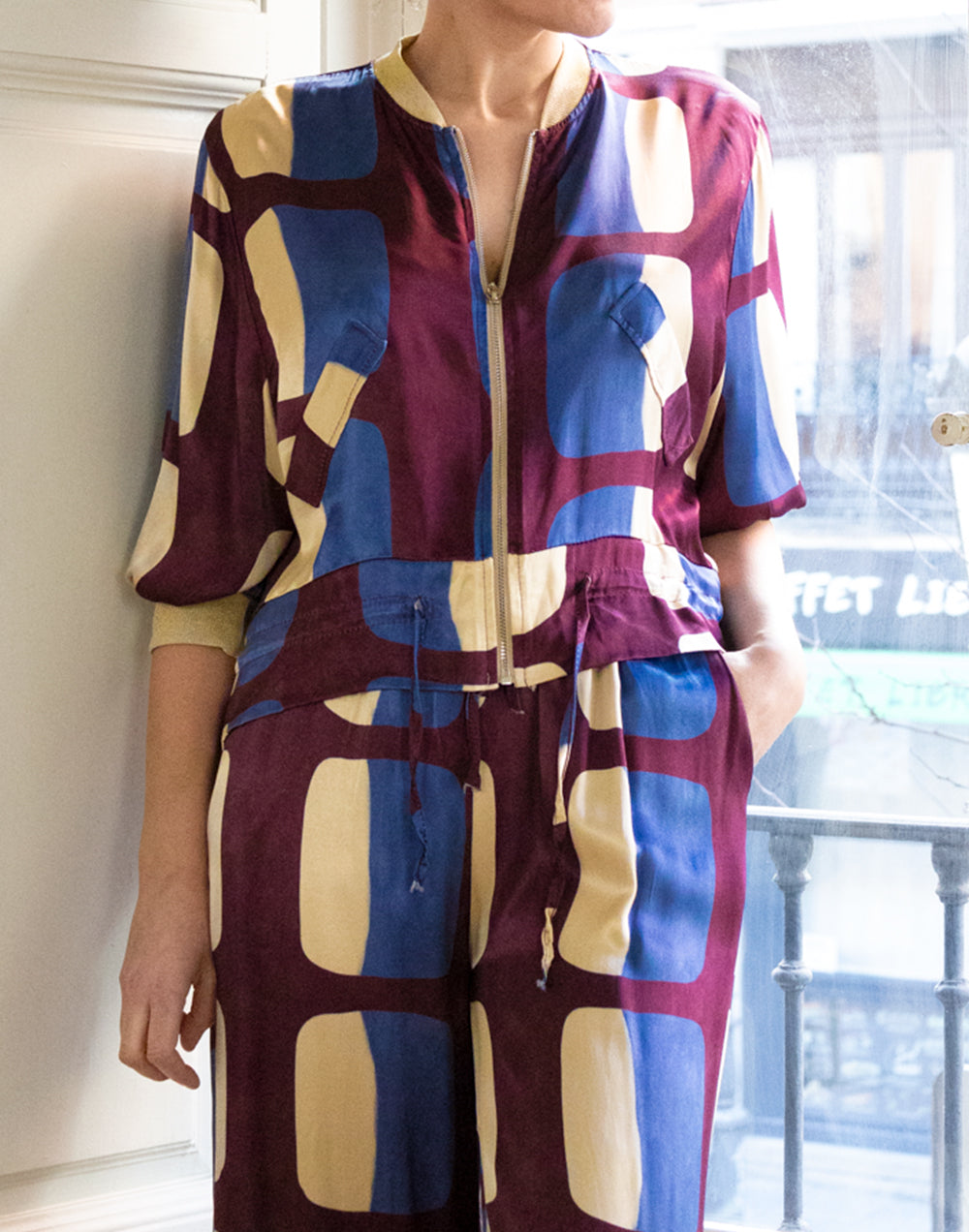 Chaqueta bomber estampado cuadros bicolor berenjena muestrarios de ropa y moda de mujer vestir bien ideas para mujeres de mediana edad