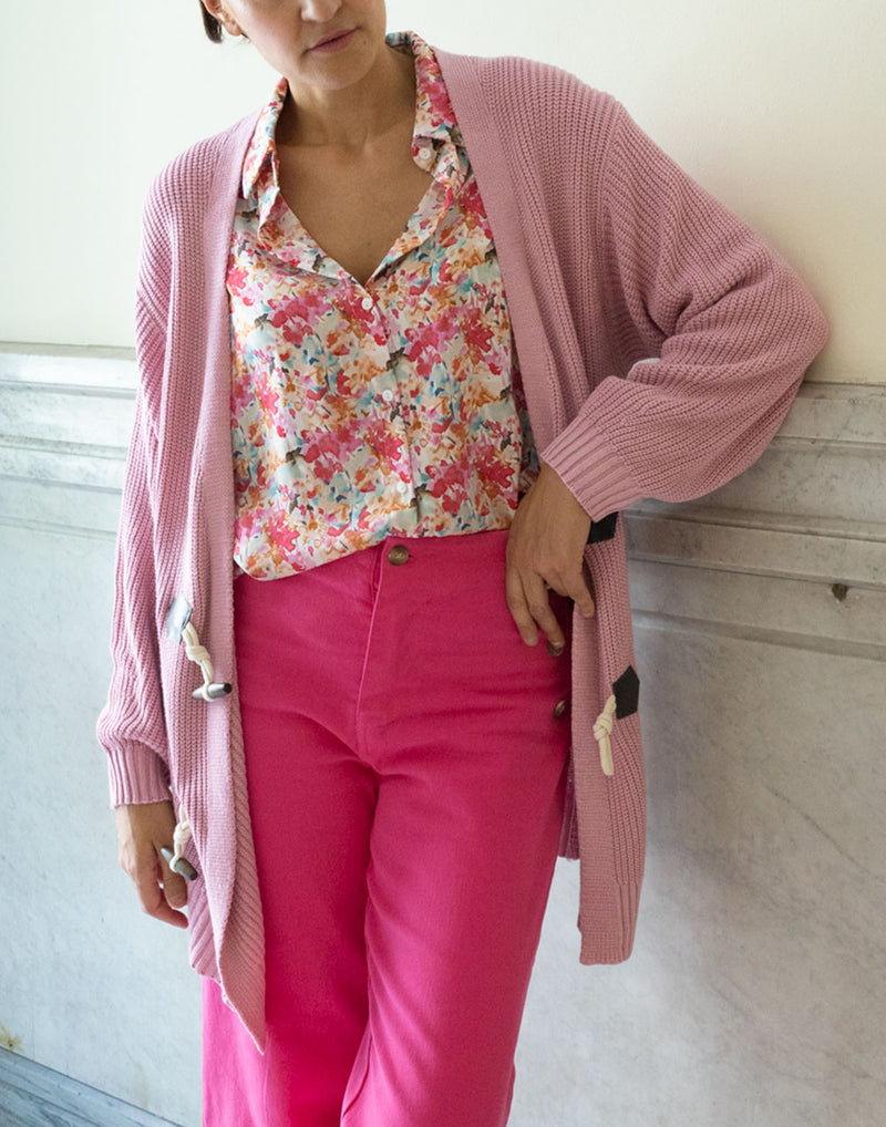 Chaqueta de tricot grueso rosa claro con botones tipo trenca Muestrarios de moda