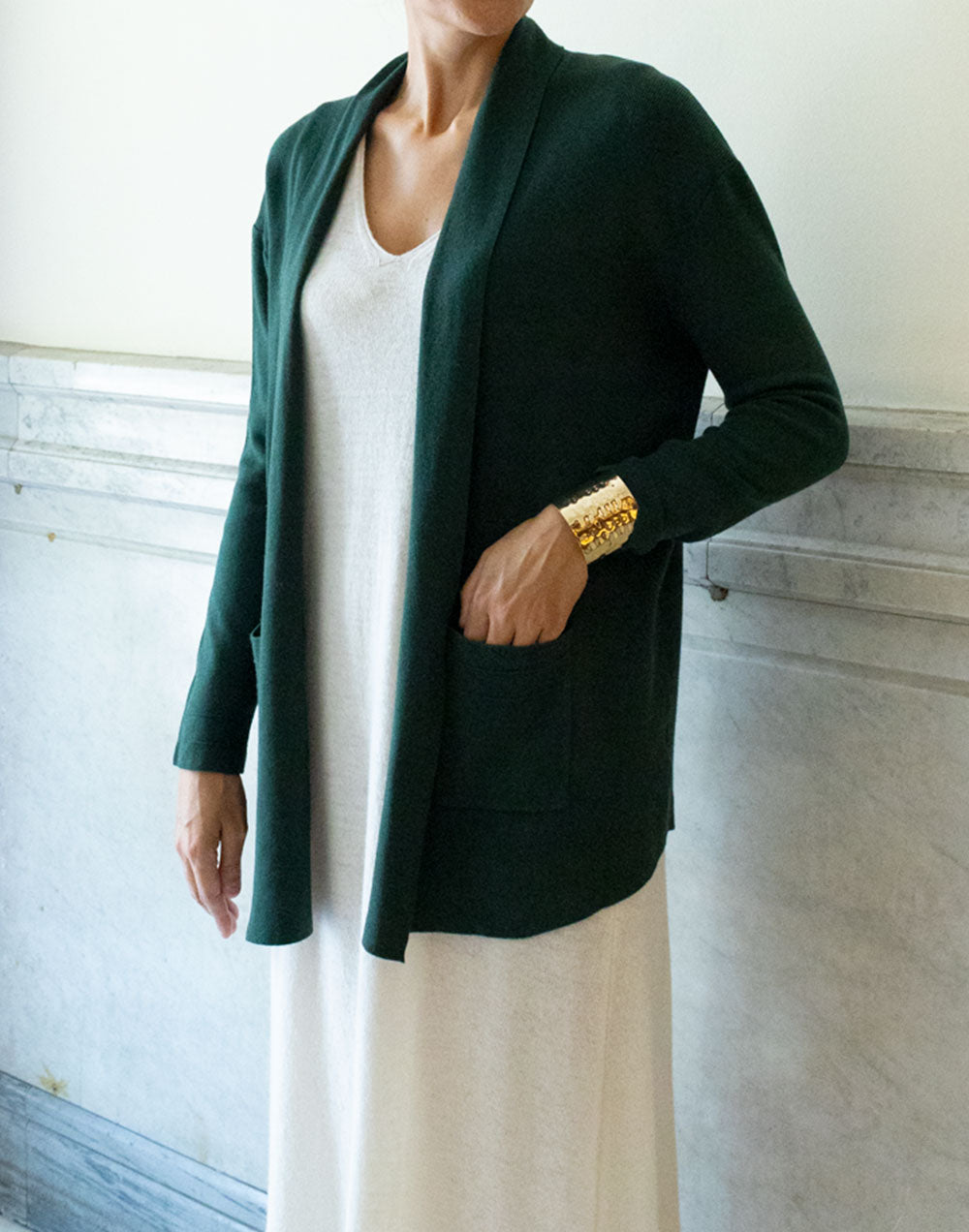 Chaqueta larga de tricot con bolsillos verde oscuro muestrarios de ropa y accesorios de mujer vestir bien con talla grande plus