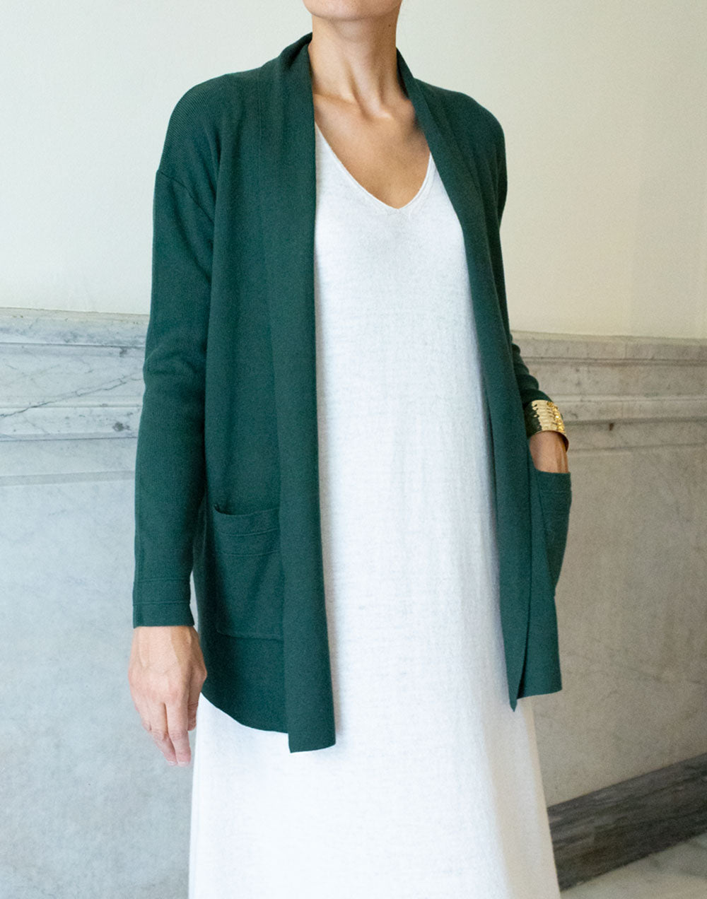 Chaqueta larga de tricot con bolsillos verde oscuro muestrarios de ropa y accesorios de mujer vestir bien con talla grande plus