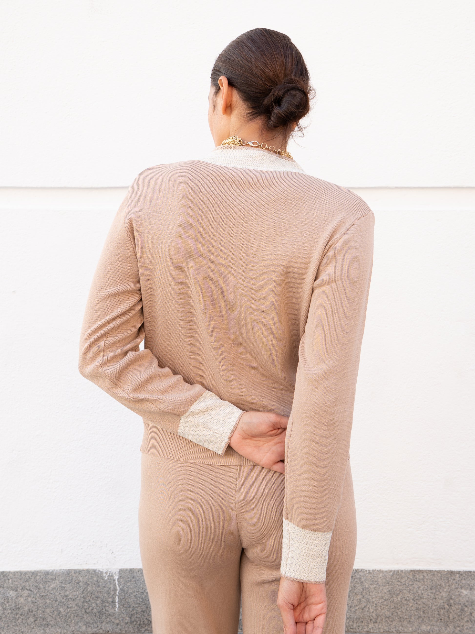 Chaqueta y pantalón de tricot con cinturilla a contraste camel muestrarios de ropa y moda de mujer 