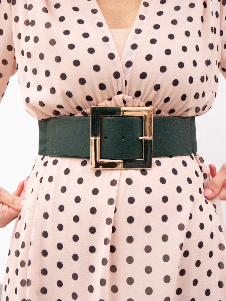 Cinturón con gran hebilla joya cuadrada muestrarios de ropa y moda de mujer cinturón para vestido 