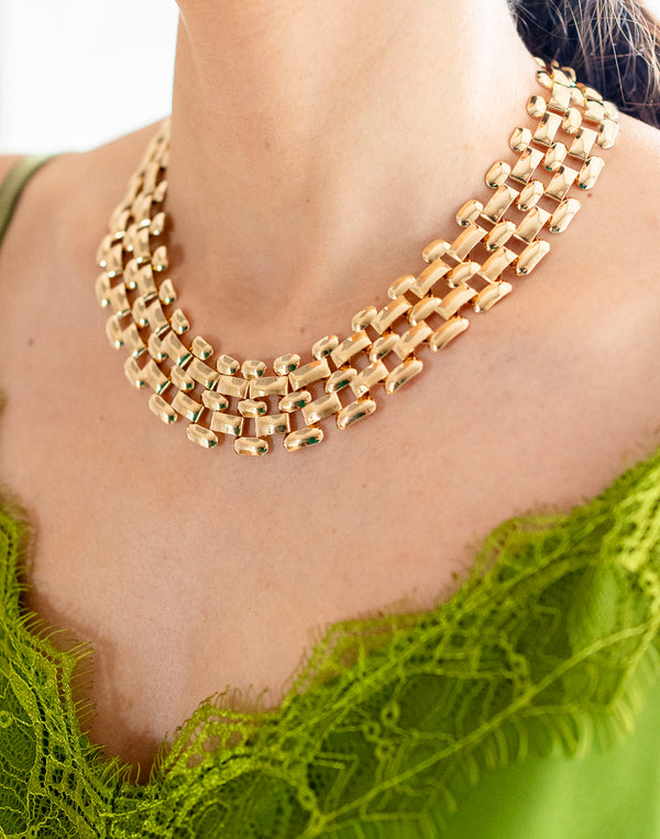 Collar cadena corta de eslabones dorado muestrarios de ropa y accesorios de mujer vestir bien