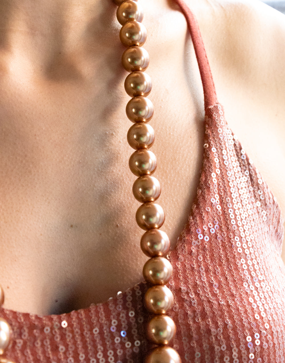 Collar largo de maxi perlas rosas muestrarios de ropa y moda de mujer accesorios 