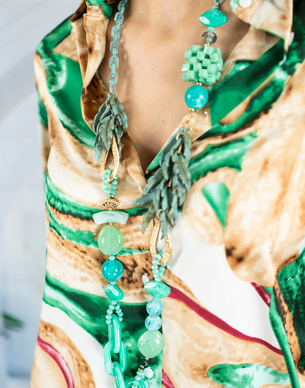 Collar largo turquesa con abalorios diversos muestrarios de moda y accesorios