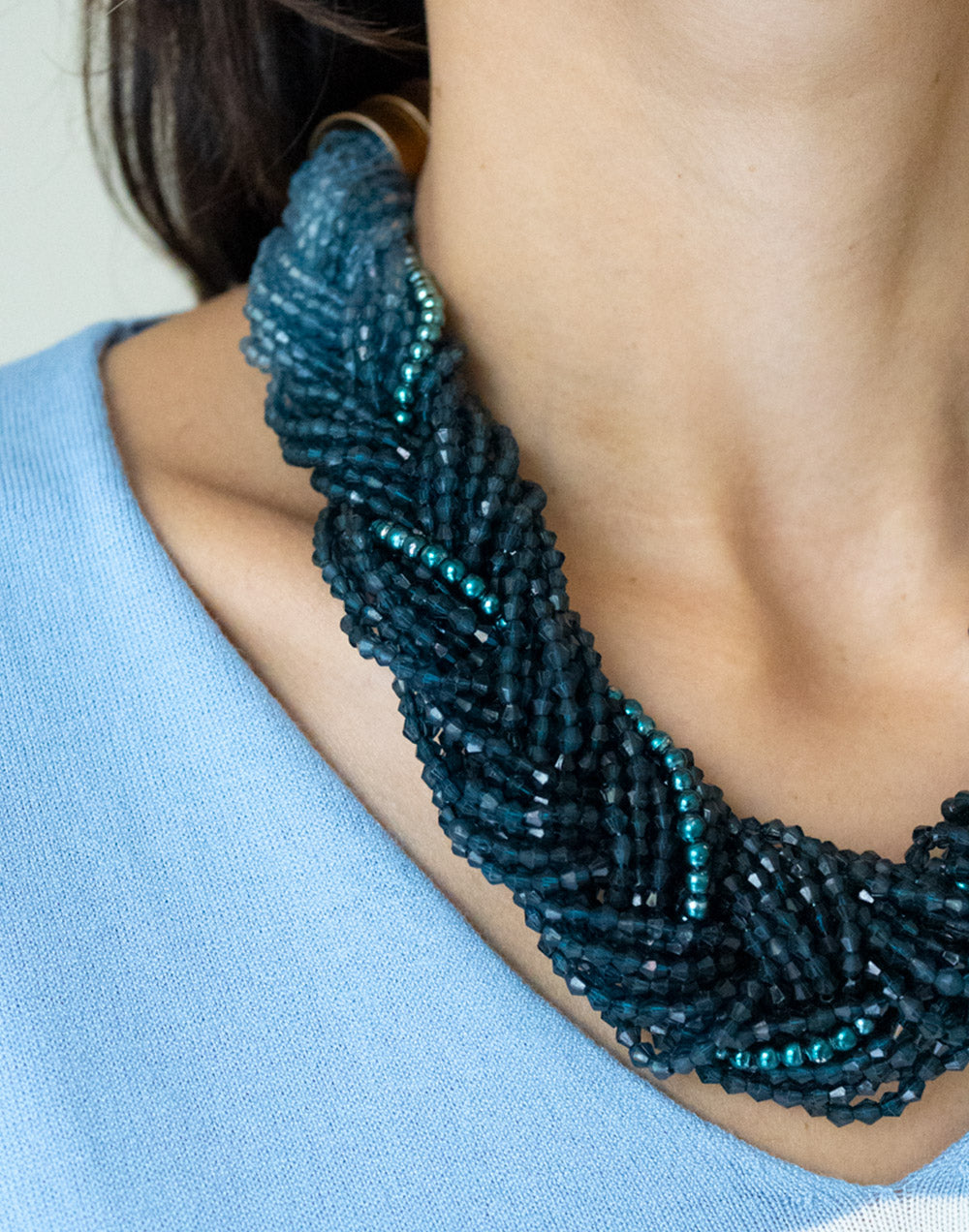Jersey oversize con cuello pico de rayas azul muestrarios de ropa y moda de mujer vestir bien con talla grande plus