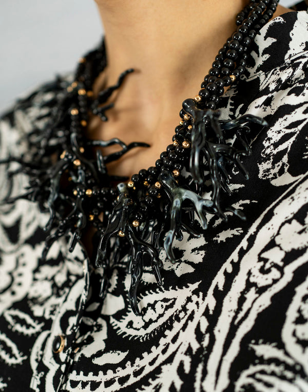Collar resina corales negro muestrarios de ropa y accesorios de mujer