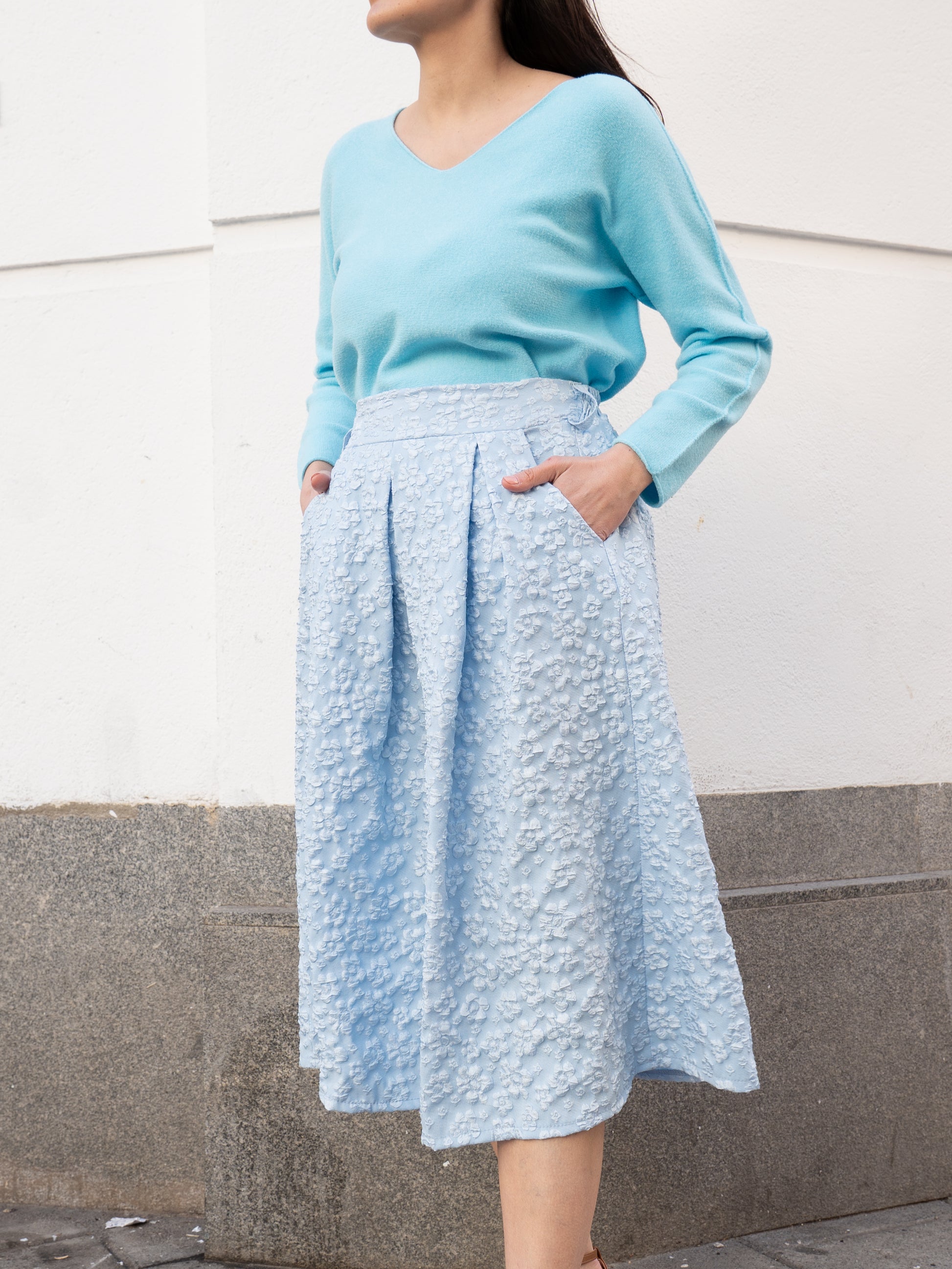 Falda evasé brocada de flores azul traje brocado muestrarios de moda ropa mujer ideas invitada mediana edad 