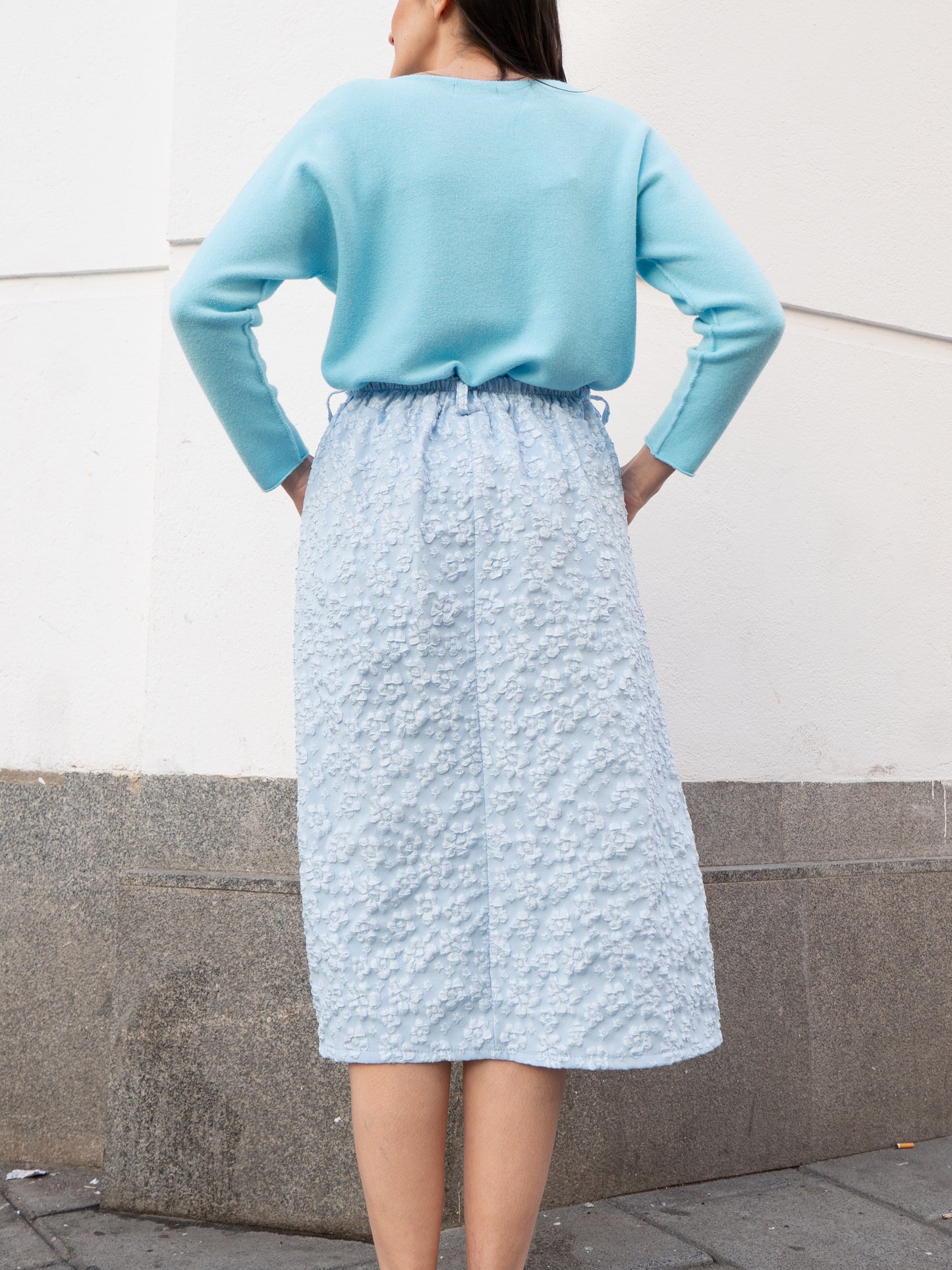 Falda evasé brocada de flores azul traje brocado muestrarios de moda ropa mujer ideas invitada mediana edad 