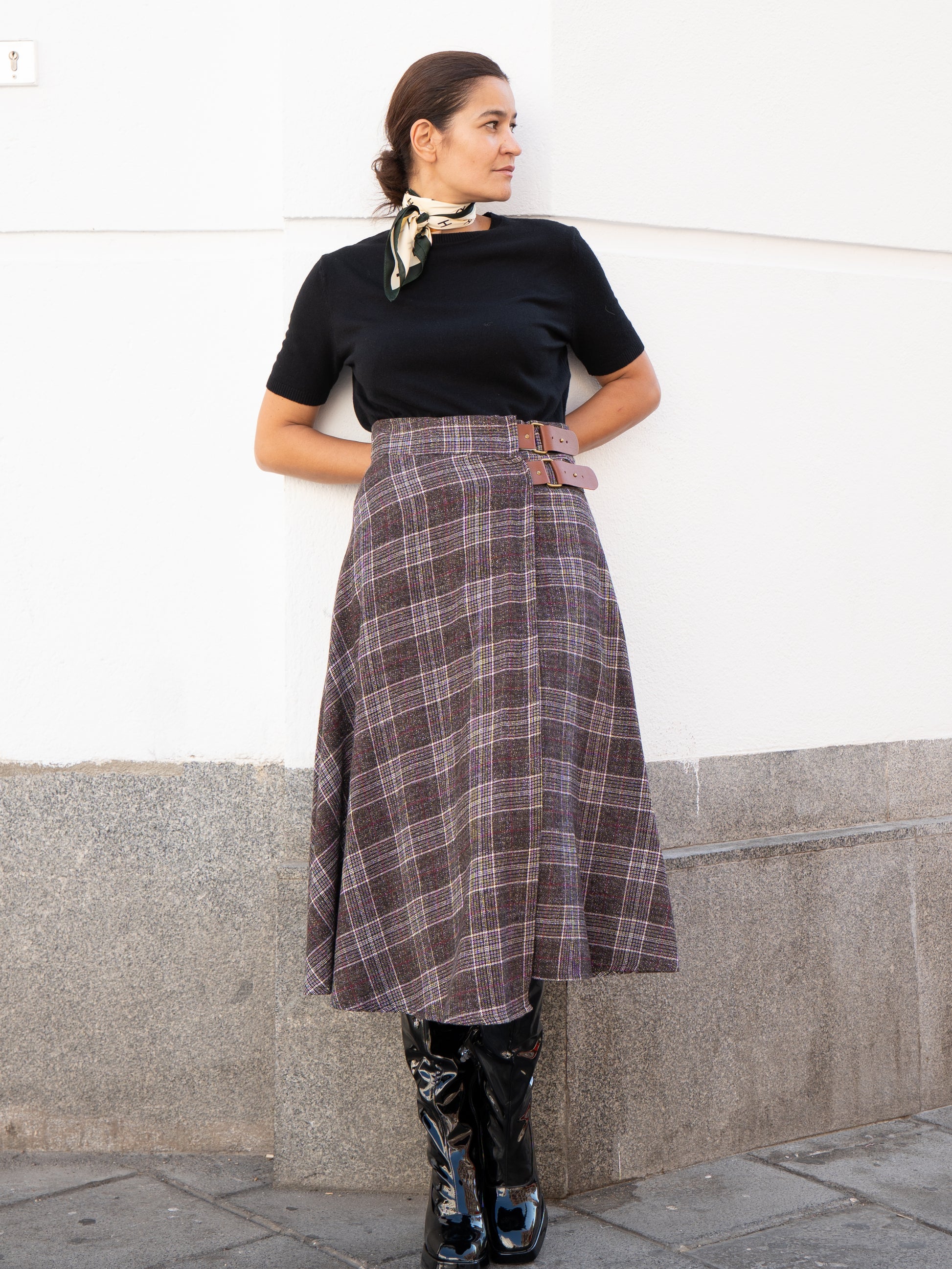 Falda midi evasé de cuadro tartán mini marrón muestrarios de mujer ropa y moda 