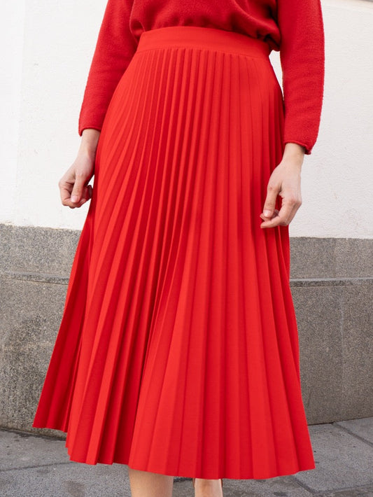 Falda plisada midi rojo jersey rojo de cuello pico ropa mujer ideas mujer mediana edad 