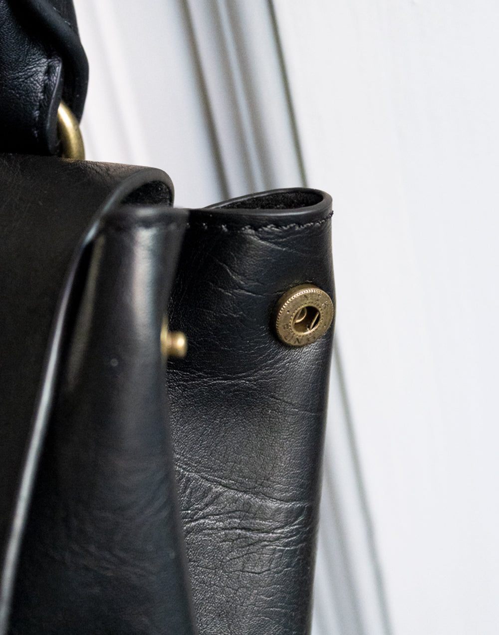 Bolso de hombro boho con tapeta y tachuelas negro vintage rustico elegante solapa tachuelas bolso cierre con cremallera cierre con iman mujer tienda de ropa muestrarios bolsos correa extraible correa ajustable bolsillo coleccion complementos