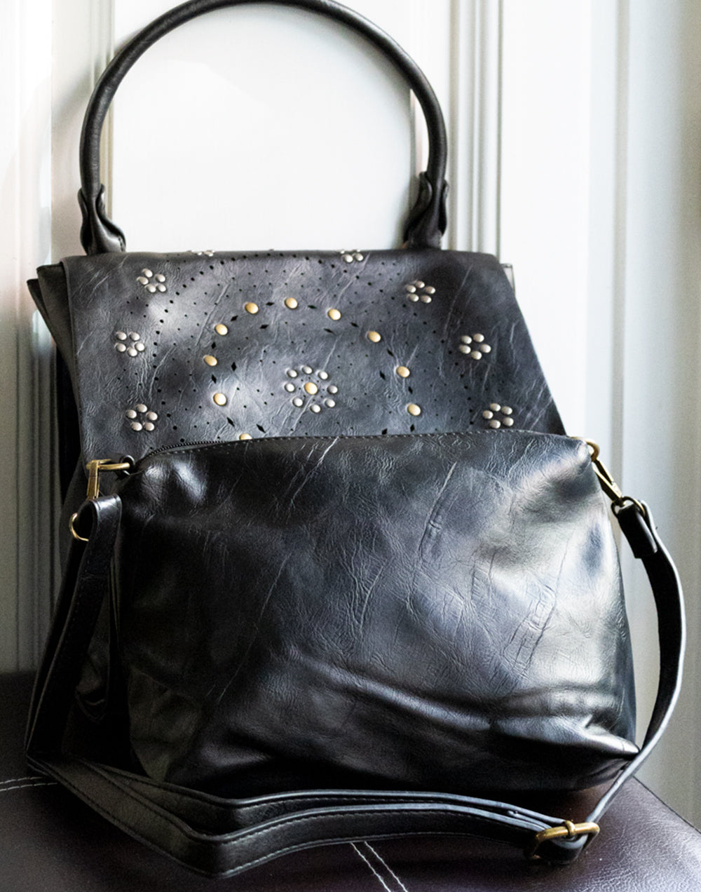 Bolso de hombro boho con tapeta y tachuelas negro vintage rustico elegante solapa tachuelas bolso cierre con cremallera cierre con iman mujer tienda de ropa muestrarios bolsos correa extraible correa ajustable bolsillo coleccion complementos