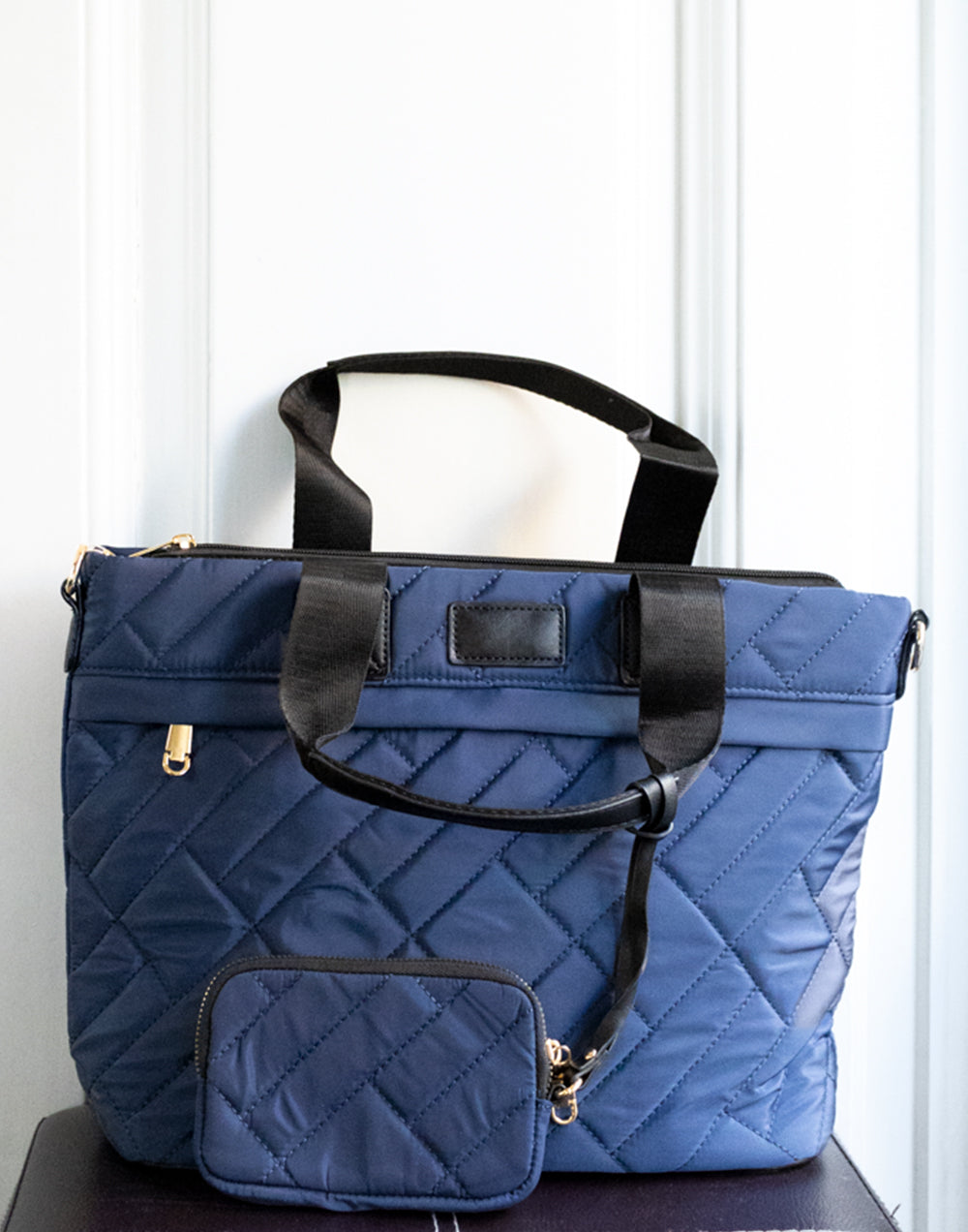 Bolso tote guateado con azul marino marfil tienda de ropa muestrarios mujeres accesorios complementos correa ajustable bolsos monedero elegante