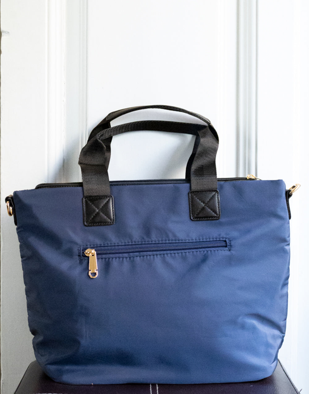 Bolso tote guateado con azul marino marfil tienda de ropa muestrarios mujeres accesorios complementos correa ajustable bolsos monedero elegante